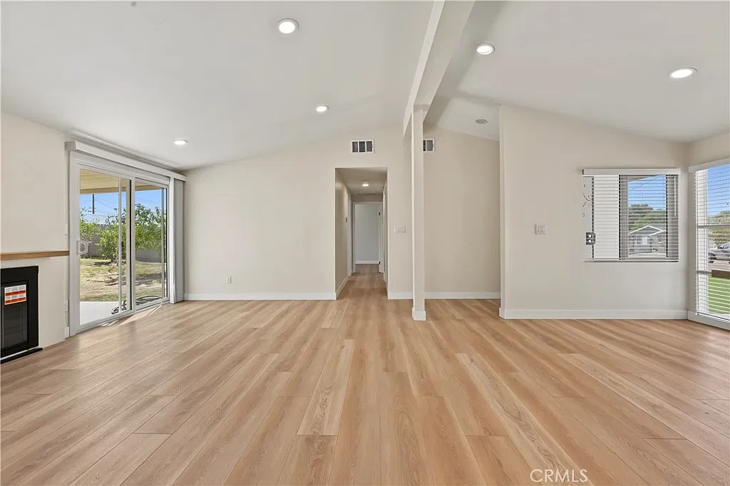 3 bed, 1200 sqft, $4,400 — Photo 4