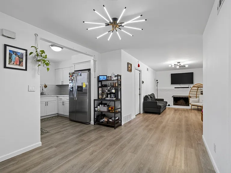 25309 Meredith Ct — Photo 8
