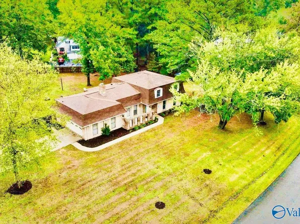 2402 Old Creek Trl SE, Decatur, AL 35603