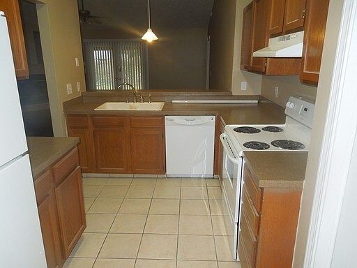 4th image of 9589 Villiers Dr N