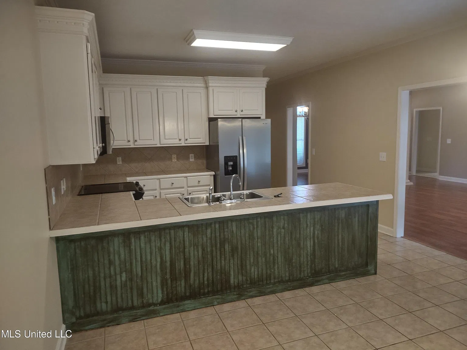 3 bed, 2.0 bath, 1758 sqft, $2,495 — Photo 3
