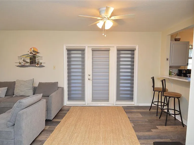 121 Seahorse Dr SE #C — Photo 15