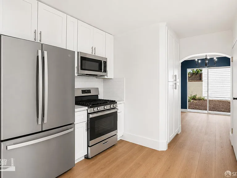 2900 Sheffield Ave — Photo 5
