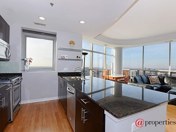 Kitchen / Living Room