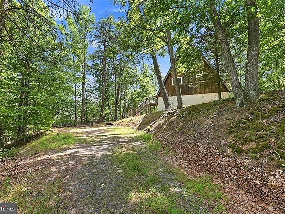 2nd image of 863 Lee Rd