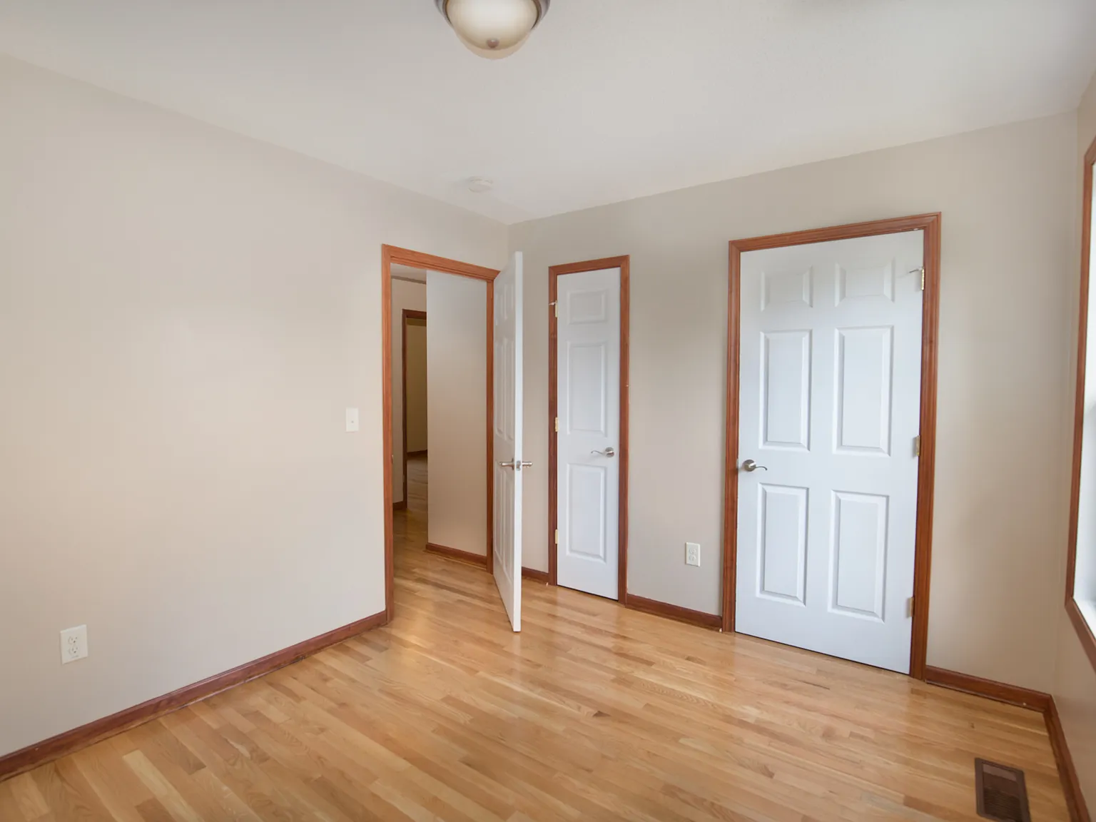3 bed, 1082 sqft, $2,200 — Photo 3