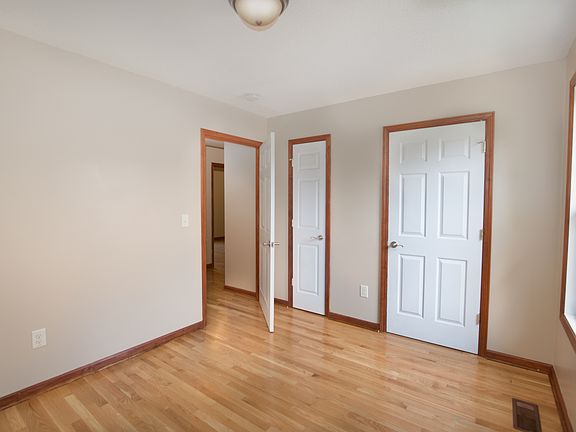 3rd image of 5 Springmill Dr