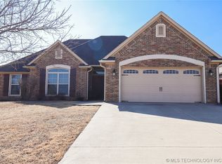 901 Cypress Dr, Ada, OK 74820