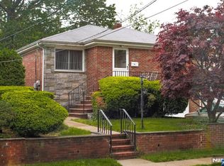 300 Mohegan Way, Fort Lee, NJ 07024