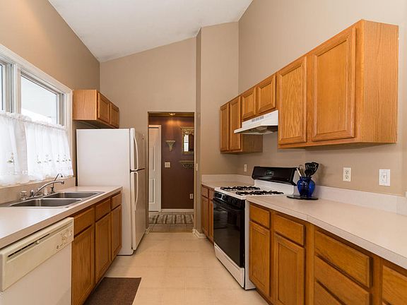 3rd image of 69798 Knottingham Ln