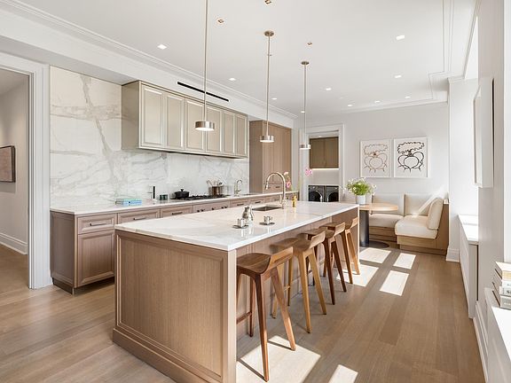 2nd image of 225 W 86th St APT 806