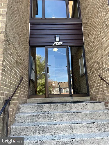 565 Florida Ave #203 Photo 1