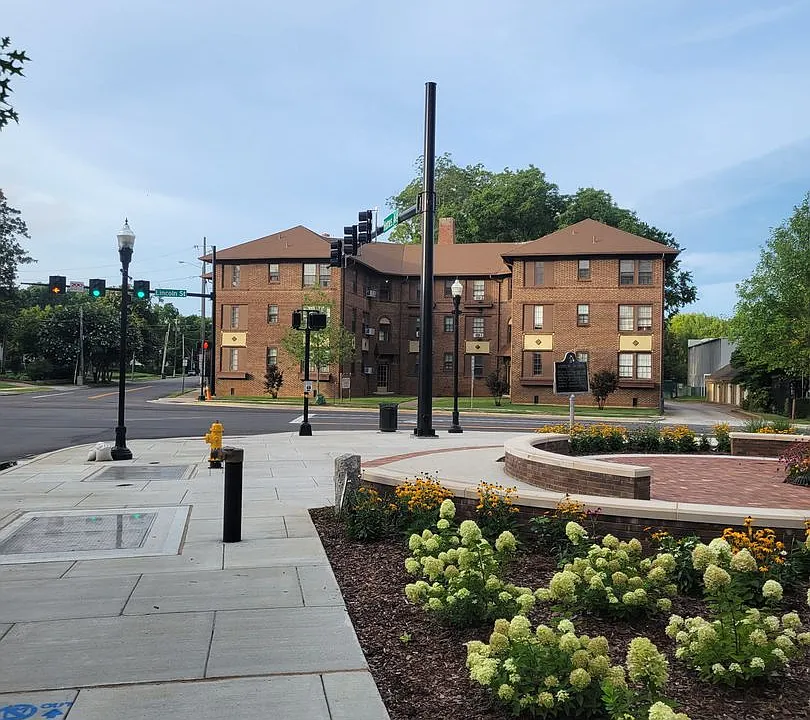 120 Lincoln St NE