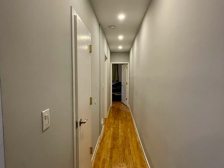 22-70 41st St #2R — Photo 11