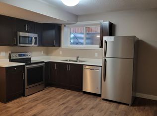 22729 94a Ave NW #B, Edmonton, AB T5T7B2