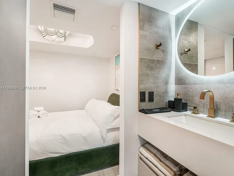 100 Collins Ave #202 — Photo 7