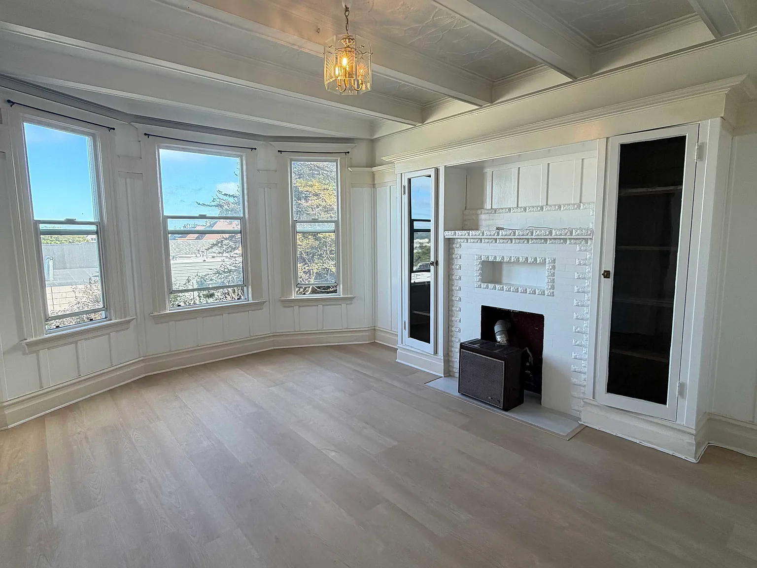 2 bed, 1.0 bath, 900 sqft, $4,900 — Photo 4