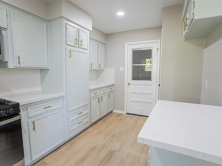 1601 Westwind Dr — Photo 9