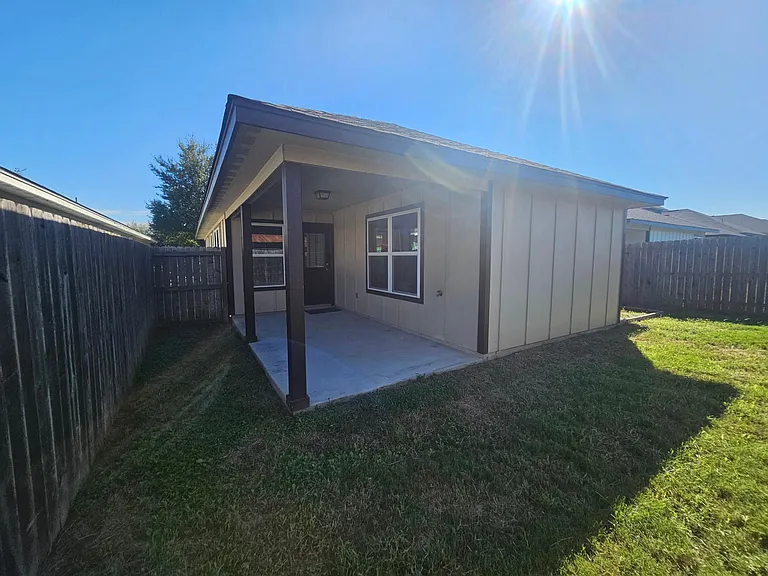 2608 Alamo St — Photo 17