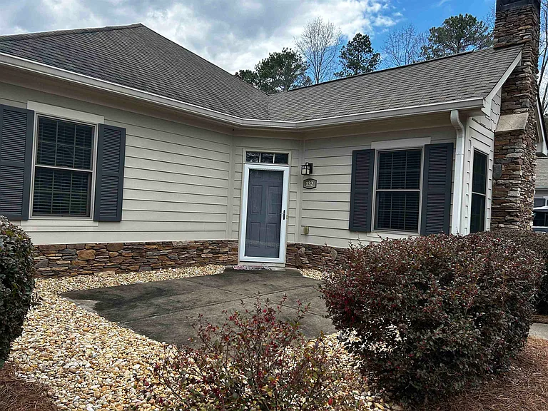 132 Edgewood Ct — Photo 1