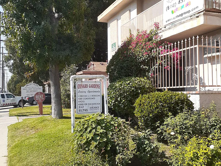 14015 Oxnard St — Photo 5