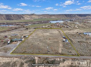 9494 Sleepy Hollow Dr, Melba, ID 83641