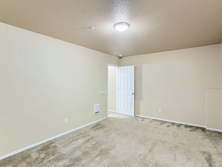 10175 NW Wilshire Ln — Photo 24