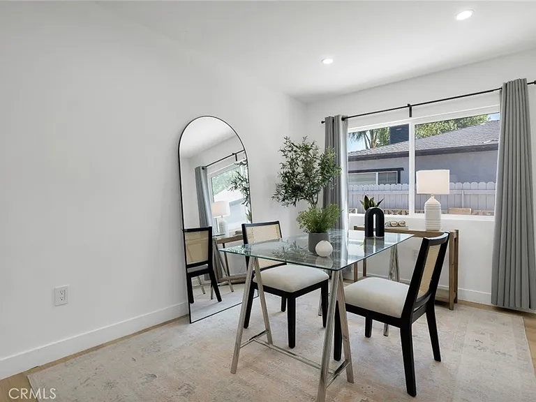 2115 W Clark Ave — Photo 19