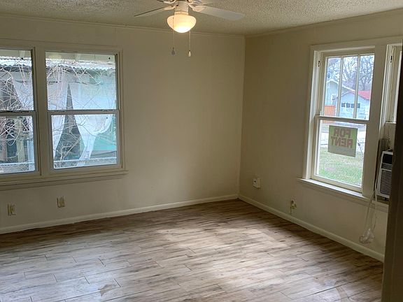 5th image of 415 W Lincoln Ave