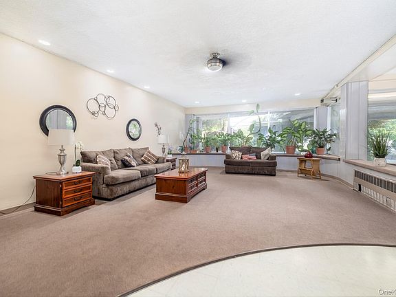 3rd image of 250 W Merrick Road #1E