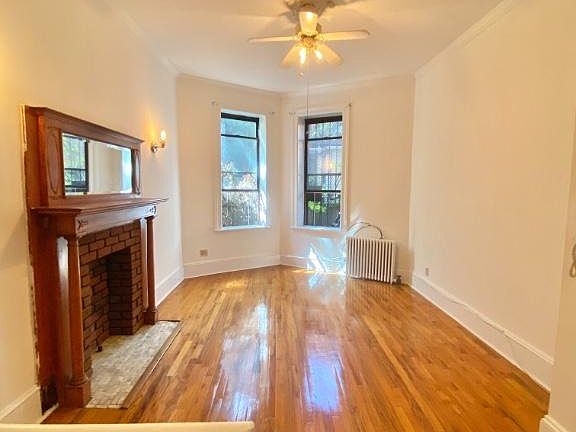 2nd image of 8 Garden Pl #1R