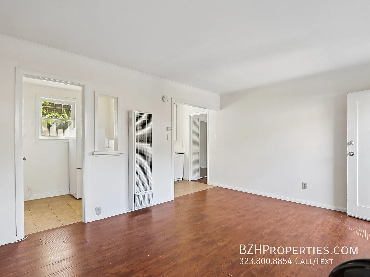 Bright 1 Bedroom in West Hollywood with Private Patio — Photo 3