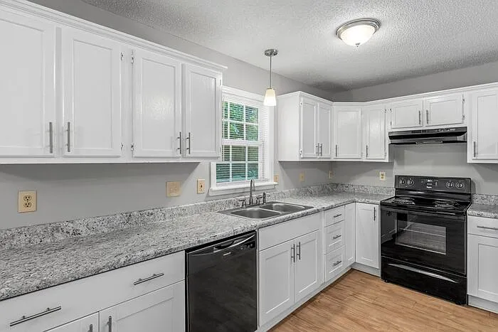 1811 Cody Ave — Photo 10