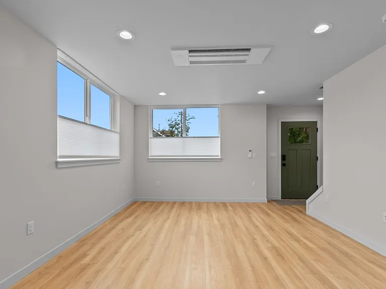 2509 N 42nd St — Photo 11