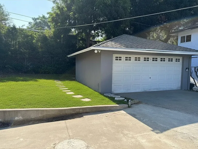 540 Hickory Ln — Photo 11