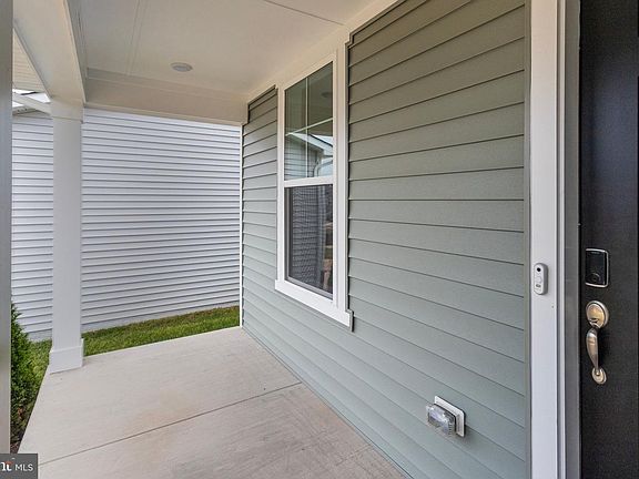 3rd image of 505 Aster Ln