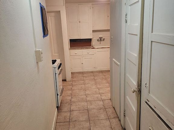 5th image of 506 W Babcock St #A