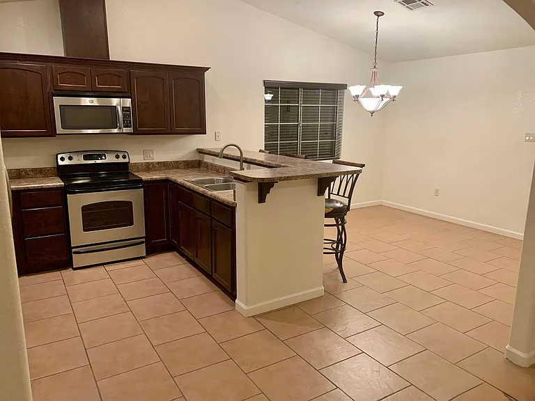 1368 E Babbitt Ln — Photo 2