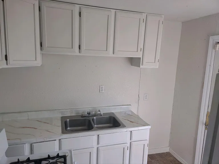 1813 Peachtree Ave — Photo 3