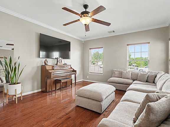 4th image of 2050 Morrison Ave