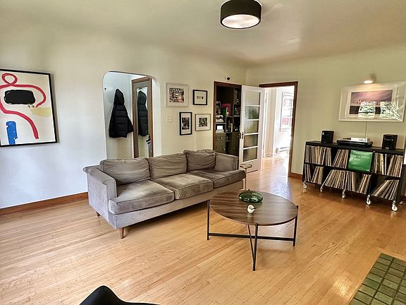 5th image of 2717 Franklin Ave E APT 202