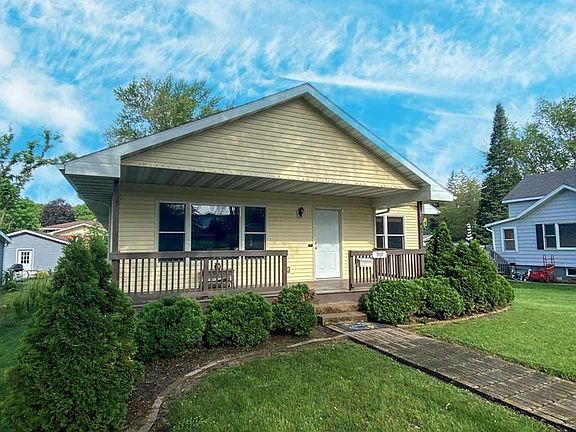 907 Vine St Wisconsin Dells Wi 53965 Mls 1908980 Zillow