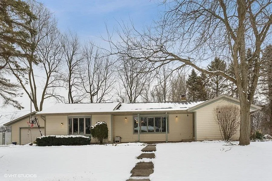 1252 W Horseshoe Bnd photo 1