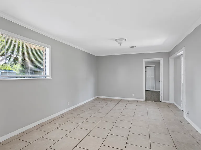 1918 Orchid St — Photo 17
