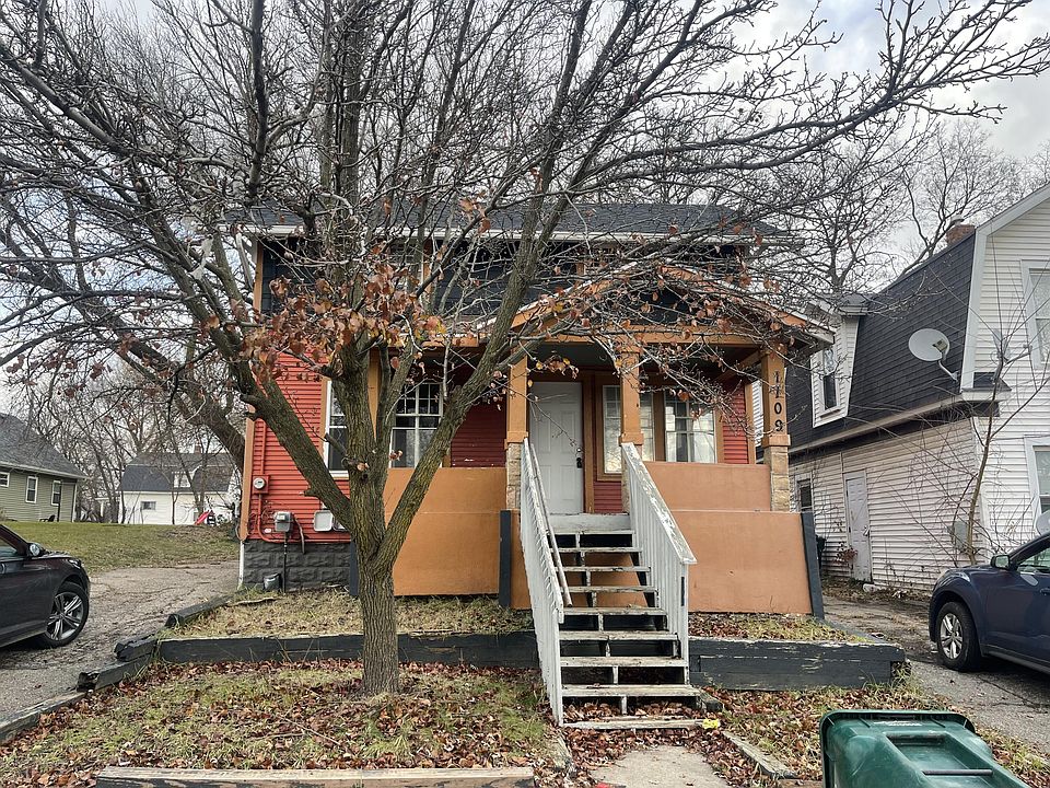 1st image of 1109 E Oakland Ave