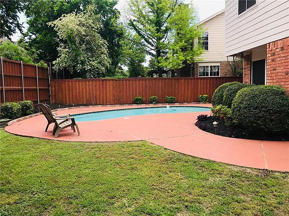 4th image of 817 Ashburn Pl