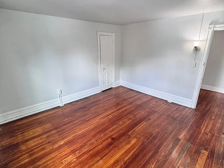 917 W Liberty St — Photo 12