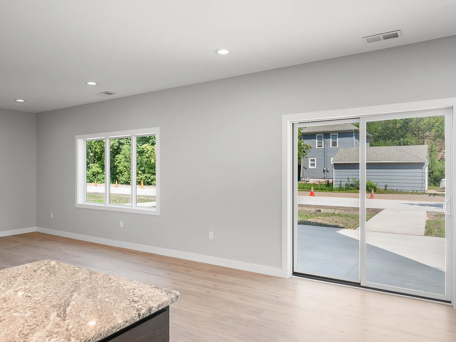 4 bed, 3.5 bath, 3963 sqft, $2,600 — Photo 3