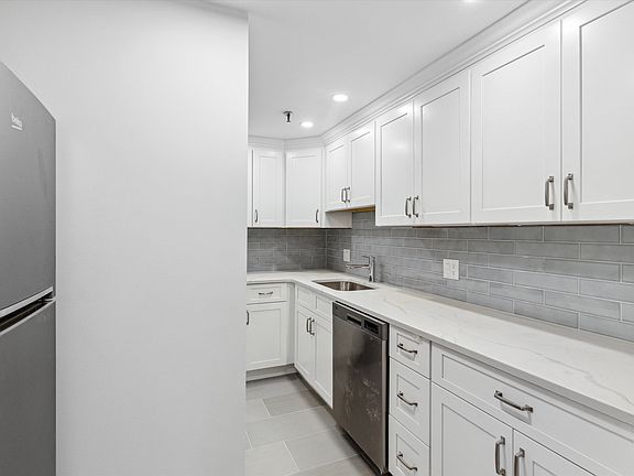 4th image of 390 Commonwealth Ave APT 603