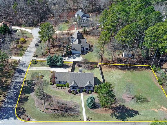 2nd image of 120 Oakwood Trl